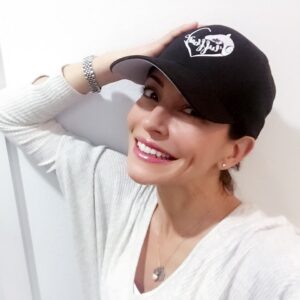 Emmanuelle Vaugier Instagram - I hope everyone is having the best week! 🌟🌟🌟
.
.
.
.
.
.
.
.
.
.
#Smile #EmmanuelleVaugier #WednesdayMood #HatDays #Actor