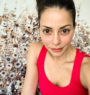 Emmanuelle Vaugier Instagram - Bring it on 2023!
.
.
.
.
.
.
.
.
#EmmanuelleVaugier #Smize #WorkoutSelfie #RedLip