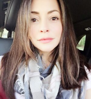 Emmanuelle Vaugier Instagram - Pause for a car selfie 📸
.
.
.
.
.
.
.
.
.
#EmmanuelleVaugier #SelfieMode #FridayFeeling #TwoAndAHalfMen #LostGirl #BigSkyRiver