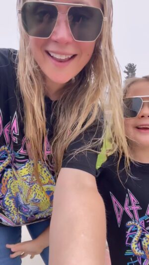 Emme Rylan Instagram - Oh don’t mind us we’re just wearing our matching shirts, glasses, jeans and sneakers to the nail salon. First mom/daughter manicure! Ahhhhhh!!!!! 🥰😍💞❤️💕