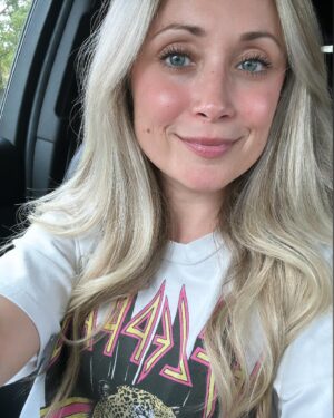 Emme Rylan Instagram - Fresh hair by @aportell07 ❤️