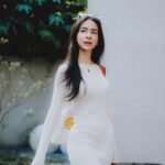 Emmie Reis Instagram - 在情人節的這天， 剛好追完了台劇 ”愛愛內含光” 跟美劇 “摩登情愛” （Modern Love超推！ 是New York Times愛情專欄改編） 兩者都是跟愛有關的故事， 每個人都有自己 的煩惱跟內心小劇場… 愛有百百種， 而我喜歡的那種是穩定、安心 我喜歡的我愛你 是不需要任何防bear🐻 Happy valentines! 🥀 @me30official