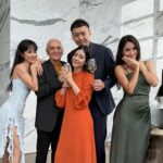Emmie Reis Instagram - This is the day! 💍 「怎麼那麼緊張啊！ 又不是我們要被求婚！😂」 我跟莎莎為妳緊張了很久 整理了一下， 發現這應該是來自於 太在意了…. 前幾天， 姐很雞婆的跟他確認 妳有沒有漂亮洋裝 因為想要妳的這一天妳很漂亮 前一天， 再跟他確認他有沒有 準備花束跟講稿 因為想要妳的這一天要浪漫難忘 過程中的他有點驚慌， 卻很真實 But you are so sure and said yes. 這之中最浪漫的 是我看見兩個人雙手都攤開 明白對方的不完美， 但是完全的接受並願意隨時接住彼此 So proud of you two! Happy forever my dears🤍 @holycathaha