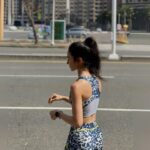Emmie Reis Instagram - 過年回家例行公事， 就是跟菁英選手妹妹跑上個幾圈 @frogygirlz 只是我幫她拍絕世美照， 但她不知道在拍什麼… 有黑臉、半張臉跟沒有臉的？ 今日課表： 微間歇 75 min 完食。 *p.s. 奧運加油❤️‍🔥 I will always be there for ya!