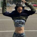 Emmie Reis Instagram - 過年回家例行公事， 就是跟菁英選手妹妹跑上個幾圈 @frogygirlz 只是我幫她拍絕世美照， 但她不知道在拍什麼… 有黑臉、半張臉跟沒有臉的？ 今日課表： 微間歇 75 min 完食。 *p.s. 奧運加油❤️‍🔥 I will always be there for ya!
