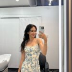 Emmie Reis Instagram - 總算有人模人樣的一天🤍 最近被兩個外景炸的乾乾的， 不是在爬山就是在落水 （咦？） 某位隊友說： 「哇，大家下船都變美了呢！」 And that’s damn true *p.s 日式濕髮真的好濕， 好像跟我洗完澡出來一樣😂