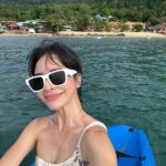Emmie Reis Instagram - 頭髮好吃一直吃！🏝️ Ppl are so nice, food is yum, water is warm, the beach is incredibly clear and beautiful 🤍 @tdbmalaysia @tdbsunbeach