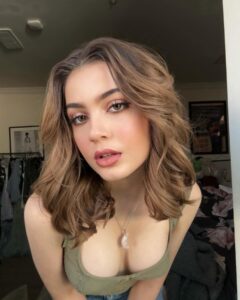 Emmy Perry Instagram - tangerine and thyme🍊🌿 . . . . . . . . . . . . . . . . #explore #explorepage #ootd #fashion #coquette #whimsygoth #lanadelrey #makeup #retro #pretty #boho #alternative #rock #almostfamous #witch