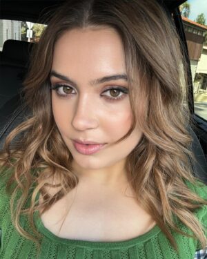 Emmy Perry Instagram - 🍎
