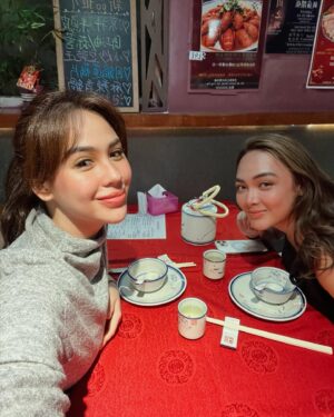 Empress Schuck Instagram - It's a same same but different kind of night 🍜🇨🇳 @megimperial #TwoOfUs