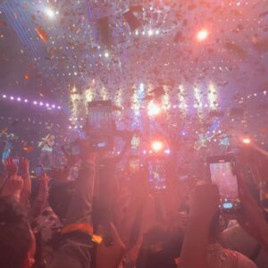Empress Schuck Instagram - I doodled this heart on my phone and raised it as high as i can and guess what @brunomars noticed meeee!!! I caaaaannnttt. My memory cant erase that smile and point he made 😭♥️ 

Ps:
Im sure it was me cos i was so near and he pointed right towards me! HAHA