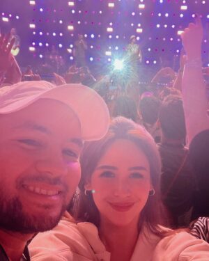 Empress Schuck Instagram - Our first concert together @vinoguingona 🎶♥️ Being early pays off! You got my fan girl heart @brunomars♥️