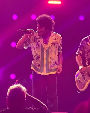 Empress Schuck Instagram - Our first concert together @vinoguingona 🎶♥️ Being early pays off! You got my fan girl heart @brunomars♥️