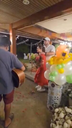 Empress Schuck Instagram - Mi familia @ 30. Fall inlove with yourself a little bit more. Gracias Zamboanga 💐

@cafemargherita 
@kamisetastore