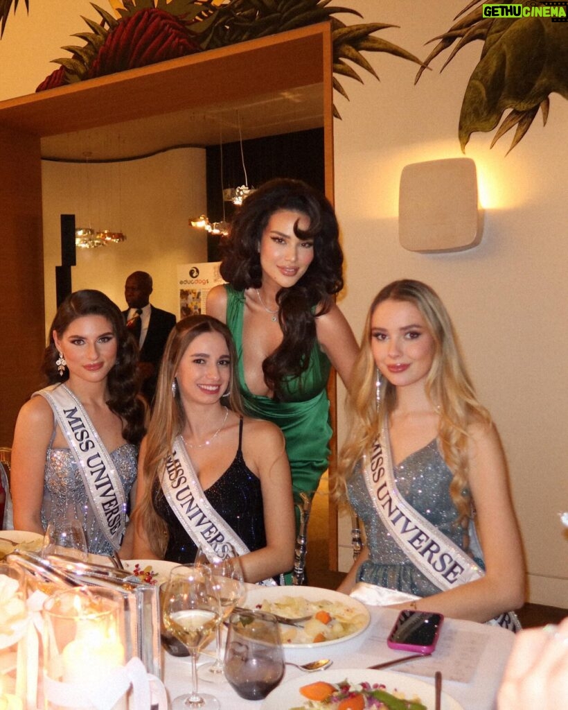 Endi Demneri Instagram - Animals cannot speak for themselves in the war area in Ukraine. That is why we have to care, donate and volunteer! Thank you Miss Universe Ukraine @usanova.life and all other Miss Universes for the amazing dinner 🤍 But the biggest thank you goes to @patron.center , @uanimals.official for the work you’re doing to save the lives of our beloved animals.