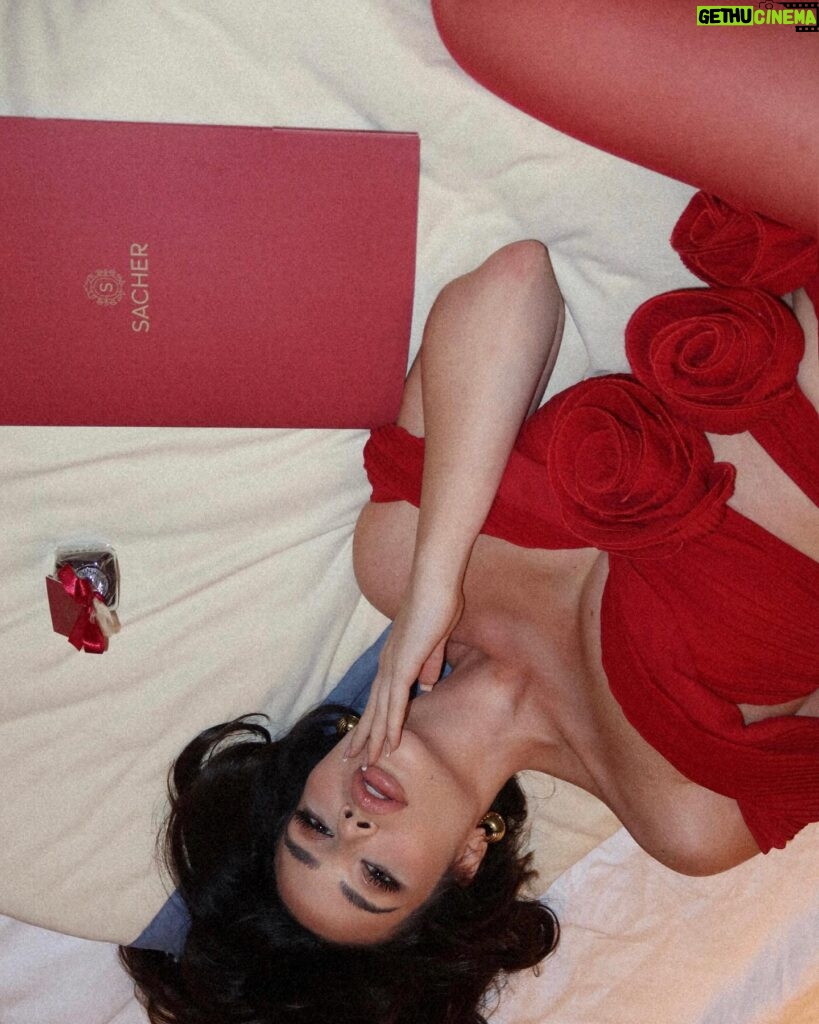 Endi Demneri Instagram - Lady in Red 🚩