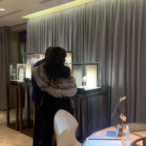 Endi Demneri Instagram - Molto lieta per una collaborazione cosi speciale.
Grazie @giorgiograssidamiani per la dolce accoglienza.
La nuova collezione è una vera sorpresa!

#nopressurenodiamonds
