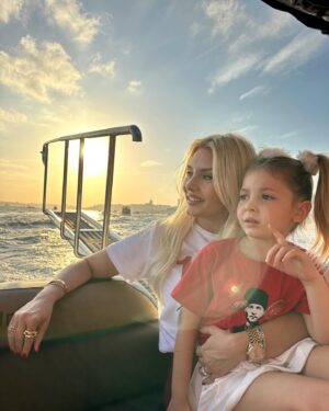 Enise Ütük Instagram - Cumhuriyetimizin 100. Yılı kutlu olsun. ATAM ilelebet izindeyiz. 🇹🇷👏🏻🇹🇷
