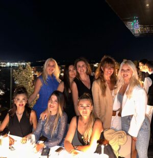 Enise Ütük Instagram - Ruhları güzel arkadaşlarım iyi ki varsınız, çok güzel bir geceydi. 🤗💞🥳