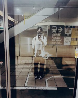 Enno Cheng Instagram - 用捷運穿搭系列跟5月說再見。這個月的所有沈潛和消化，都終於在昨天晚上集結成一首新歌。好！