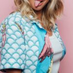 Enora Malagré Instagram - Je vous emmène en tournée avec nous ❤️