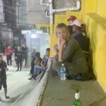 Enora Malagré Instagram - Cette fois nous sommes partis dans la favéla de Rocinha pour rejoindre Michel ( @moreira.capitao ) ( sa photo est à la fin de ce Reel) qui , avec son sourire et sa détermination , organise tous les dimanches depuis 5 ans , des battle de rap pour les jeunes ,dans le skate parc historique de cette favéla . Et oui , pour y accéder , ç est à moto et sans casque , vous imaginez bien que j’ai rien osé dire ahahah 😉😉💚💛💙. 🙏🏼 @rodaculturalrocinha