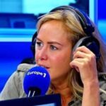 Enora Malagré Instagram - Aujourd’hui c’est la journée mondiale de la radio , le média que je préfère de loin ... je n’ai pas pu glisser dans ce carrousel tous mes souvenirs car mine de rien ça fait un peu plus de 17 ans , et oui 17 ans que je travaille à la radio . Une vie en somme . J’ai commencé par faire des voix de pub ... et aujourd’hui je fais des selfies avec sylvie Vartan 😂. 😂. Au milieu de tout cela , il y a eu des fous rires , de grandes émotions , beaucoup de travail et surtout une rencontre : cette dernière photo , celle de Fadia Dimerdji qui a changé ma vie . Un soir , elle a sauvée la jeune fille paumée que j’étais en lui proposant du boulot à radio nova ... je crois qu’enfin , de là où elle est , elle n’a plus à rougir de moi . Il était temps .. merci tata Fadia et vive la radio !