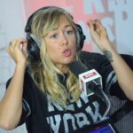 Enora Malagré Instagram - Aujourd’hui c’est la journée mondiale de la radio , le média que je préfère de loin ... je n’ai pas pu glisser dans ce carrousel tous mes souvenirs car mine de rien ça fait un peu plus de 17 ans , et oui 17 ans que je travaille à la radio . Une vie en somme . J’ai commencé par faire des voix de pub ... et aujourd’hui je fais des selfies avec sylvie Vartan 😂. 😂. Au milieu de tout cela , il y a eu des fous rires , de grandes émotions , beaucoup de travail et surtout une rencontre : cette dernière photo , celle de Fadia Dimerdji qui a changé ma vie . Un soir , elle a sauvée la jeune fille paumée que j’étais en lui proposant du boulot à radio nova ... je crois qu’enfin , de là où elle est , elle n’a plus à rougir de moi . Il était temps .. merci tata Fadia et vive la radio !