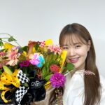Eom Ji-yoon Instagram - 왼쪽이 사람이고 오른쪽이 꽃이에요! 앗 아니다ㅜ반대네ㅠㅠ아구ㅜㅠ헷갈려ㅕㅕㅕㅕㅕㅠㅠㅠㅠ