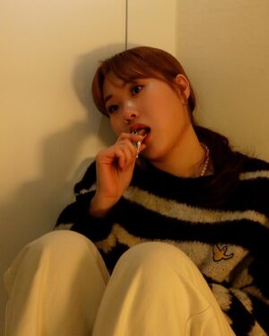 Eom Ji-yoon Instagram - 우당탕2023년 빠잉..ㅜ