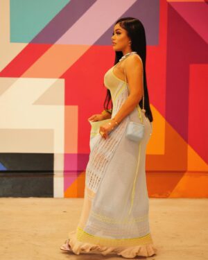 Erica Pinkett Instagram - You are the artist of your life! Make it beautiful 🫶🏽❤️🙏🏽 
📸 @tropicpic 
💄 @picaasso 
👗 @robertaeiner 
🩴 @hermes
