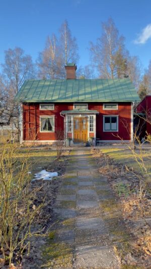 Erika Åberg Instagram - Fläckar av vinter. 
Förväntningar på vår.
🌸