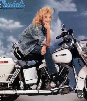 Erika Eleniak Instagram - Happy 4th of July ❤️🤍💙
Don’t get much more American than Harley Davidson!
Enjoy your celebrations and BE safe ❤️🤍💙
#harleydavidson 
#sweet16
#fourthofjuly