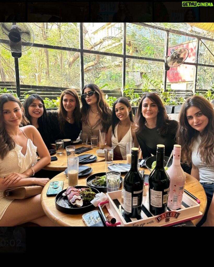 Erika Packard Instagram - Womens day with the best ! All my favourite women and Baileys a perfect combination . We talked for hours , laughed laughed for hours , delicious baileys coctails , coffee and topped off baileys on some delicious food. What a perfect evening 💜. . . #DrinkResponsibly #hosted @thebarindia @perchinbombay