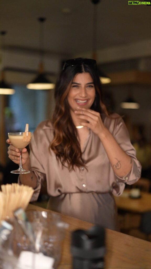 Erika Packard Instagram - Womens day with the best ! All my favourite women and Baileys a perfect combination . We talked for hours , laughed laughed for hours , delicious baileys coctails , coffee and topped off baileys on some delicious food. What a perfect evening 💜 . . #DrinkResponsibly @thebarindia @perchinbombay #hosted