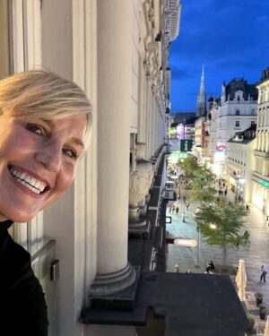 Erin Brockovich Instagram - Hello Vienna!