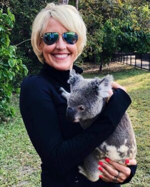 Erin Brockovich Instagram - Doing a virtual event tonight with my friend in #Australia - sure wish I could be back in the land down under —- I really miss you guys 
#throwbackthursday #koala