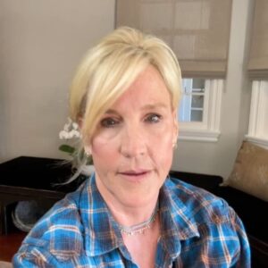 Erin Brockovich Instagram - I’m coming to a town hall meeting in #EastPalestine this Friday February 24th at 6 pm to work with victims of this toxic train derailment so they can get justice, know your legal rights and we can hold them accountable. Please join me and sign up at https://www.eastpalestinejustice.com