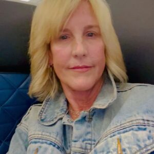 Erin Brockovich Instagram - hello Australia!! I've missed you!! On my way