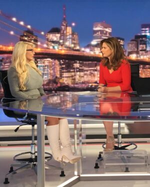 Erin Burnett Instagram - Kristin Davis (@manhattanmadam) tells @erinburnett that close friend Roger Stone “is determined to fight” the charges facing him. "He's taken this like a champ from the minute he was arrested,” she says, adding “he came out of that courthouse and flashed the victory sign because he was going to take this to trial.”