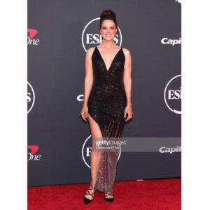 Erin Cahill Instagram - What an HONOR to be invited to the ESPYS!! So thrilled to be there amongst all those incredibly talented humans!  Huge thank you to @cathycardenaspr @rachelnicolepagan for the fantastic make-up and @daliamacphee for the incredible dress! (& thank@you @people for the 📸 & @skirtmypump for watching over me!).