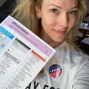 Erin Cummings Instagram - It’s not too late California! If you haven’t mailed your ballot, you can still mail it today or, better yet, vote in person! 

Visit locator.lavote.net to find your closest polling location.

#RecallElection #VoteNO #VoteNoOnRecall #GavinNewsom
