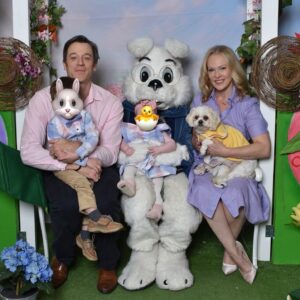 Erin Cummings Instagram - Happy Easter to all who celebrate. 🐰✝️🧔🏻‍♀️
#YOLO 😉 

And thanks to my mom for saying an Easter prayer that our children didn’t come away from Easter Bunny photos with the same emotional trauma as our photos with Santa! (Scroll for the video of that screaming shit show 😂)