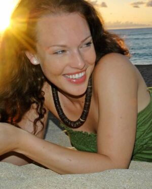 Erin Cummings Instagram - Beach baby…

Sixteen years later, these pics popped up from a stint in Hawaii. Sun-kissed, ocean-sprayed, sand-washed little Erin.