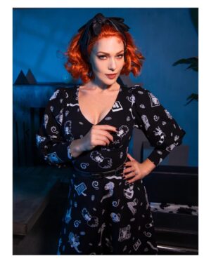 Erin Cummings Instagram - We’ve been waiting for months to share these images and the wait is finally over! 

The EXCITING and GLORIOUS collaboration between @vixen_by_micheline_pitt, @la_femme_en_noir_ & BEETLEJUICE has just dropped on their pages.

I was thrilled when @michelinepitt asked me to embody the role of Delia, brilliantly portrayed in the movie by my idol, #CatherineOhara, for this shoot. 

I hope you have as much fun wearing these beautiful dresses and accessories as I did modeling them! 

#vixenbymichelinepitt #lafemmeennoir #beetlejuice