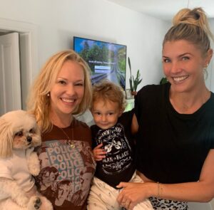 Erin Cummings Instagram - Today is the day!!! 

🌟Text AMANDA to 21523🌟

My incredibly talented, passionate, glorious friend @AmandaKloots is on Dancing With the Stars!!! ✨ 

She’s going to need your votes to get the Mirror Ball though. Right NOW (5pm pst/8pm est) you can vote. Here’s how:

🌟Text AMANDA to 21523🌟

You can vote up to 10 times. I’m doing it right now. And tune in tonight to watch her on the season premiere! 

And yes, I bought Elvis that shirt because I’m “Fun Miss Cookie.” 😛 

@dancingabc #DWTS #AmandaKloots