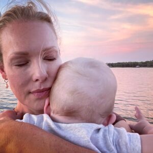 Erin Cummings Instagram - Reuniting with my little buddy soon….