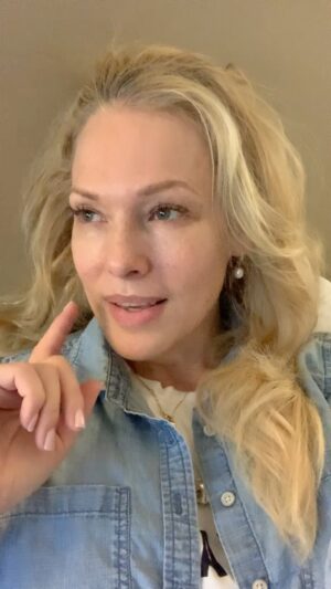 Erin Cummings Instagram - In case you missed it, check out The John Campea Show on YouTube for our first thoughts on all the presentations this week of upcoming films by @sony @mgmstudios @wbpictures @universalpictures @paramountpics @focusfeatures @lionsgate, including advanced screenings of @ghostbusters afterlife & @shangchi.

Thanks @johncampea for bringing me along, @caesarspalace for the gorgeous rooms, the staff of @cinemacon for putting on such a well run convention, all the studios for the presentations, to all the exhibitors I’ve met this week for sharing your stories with me and to all the folks at home who have virtually attended with us and tuned in for our daily reviews. 

#filmfan #movielovers #cinemacon #johncampeashow #youtube