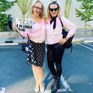 Erin Cummings Instagram - The Pink Ladies are ready to cheer on our girl! 

Thanks to @AmandaKloots for the tickets to #GreaseNight of @DancingABC. @kayesteinsapir and I are thrilled to watch tonight’s taping in person and to cheer you and @alanbersten on from the fully-vaccinated, covid-tested and masked crowd. 

Love you! 

#DancingWithTheStars #AmandaKloots #TeamMolly @teammollyofficial
