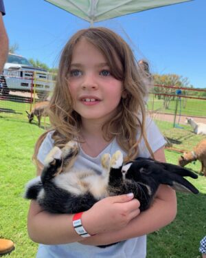 Erin Daniels Instagram - Happy Easter/Passover one and all. Little girl dreams come true. #allshewantsisabunny, #Easterbunny, #Texasholidays